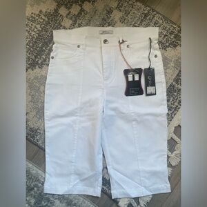 Ur Rebel White Capri